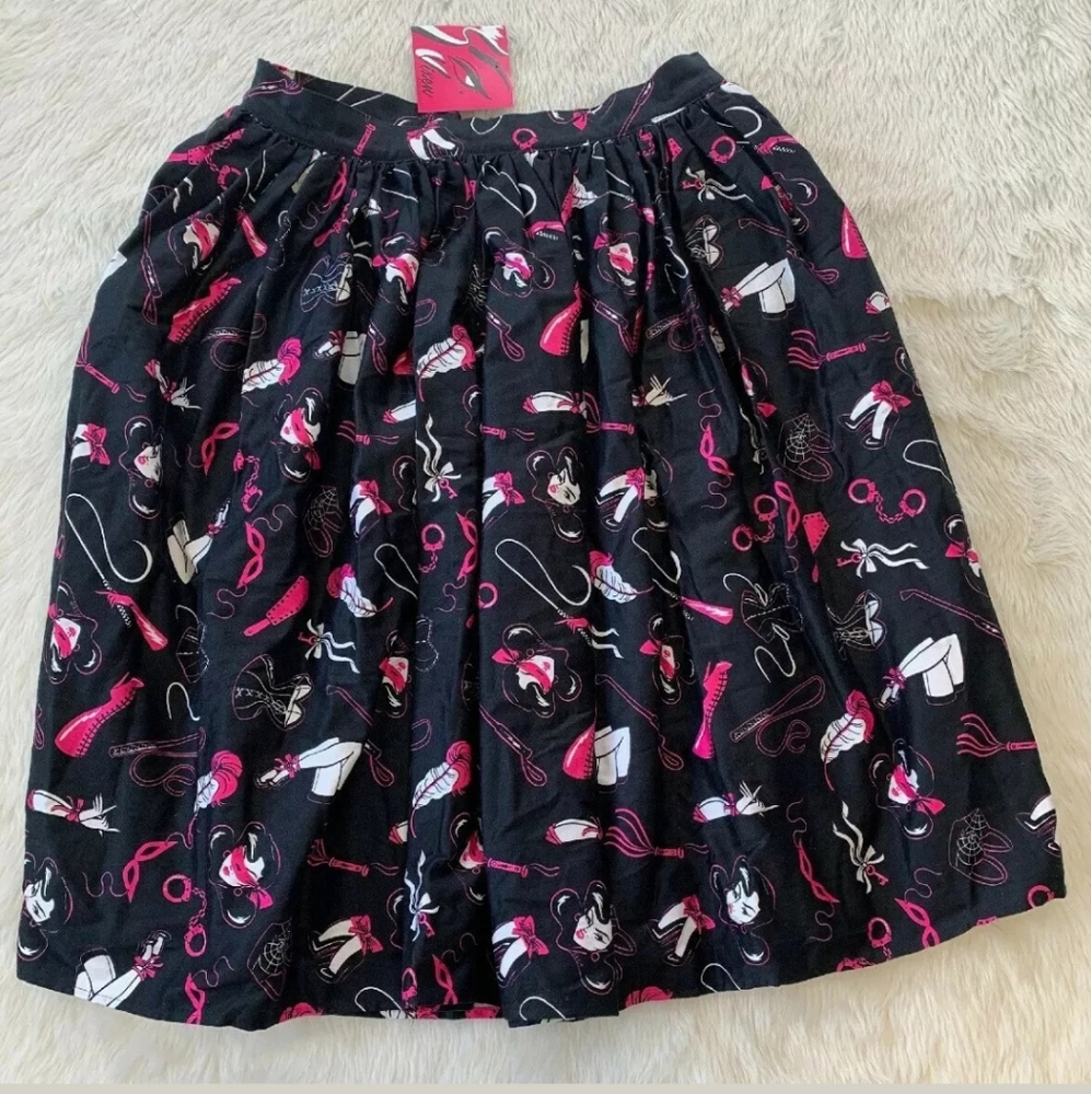 ISO Micheline Pitt Fetish Dress or Skirt in 4xl - Picture 3 of 8